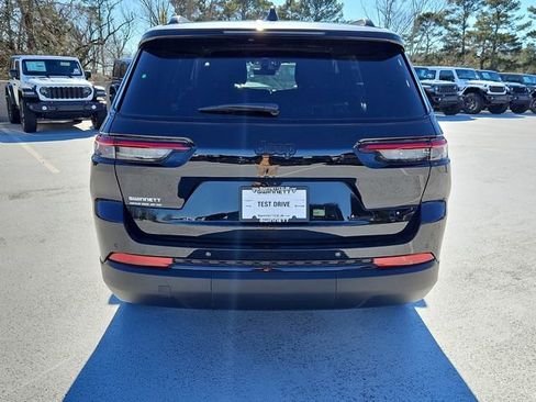 New 2025 Jeep Grand Cherokee L Altitude image 7