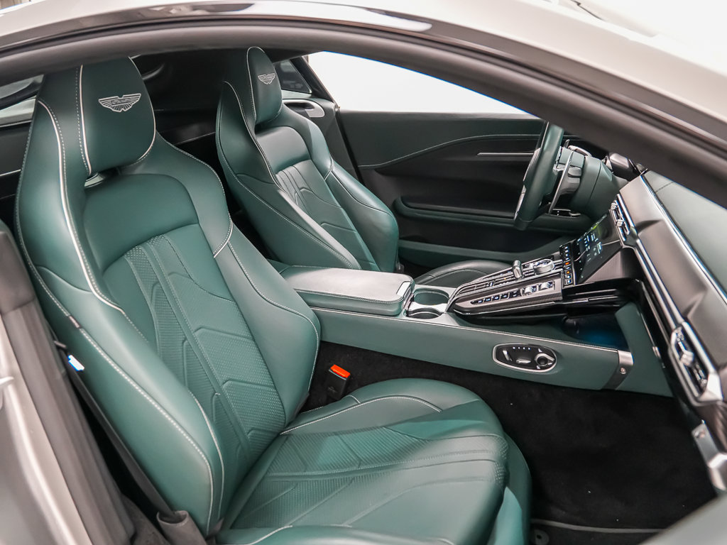 Used 2025 Aston Martin V8 Vantage Coupe RWD image 17