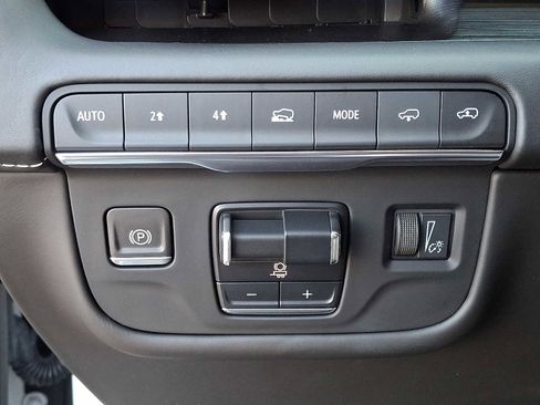 Used 2023 Cadillac Escalade Premium Luxury Platinum image 27