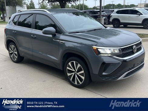 Used 2022 Volkswagen Taos SE FWD image 1