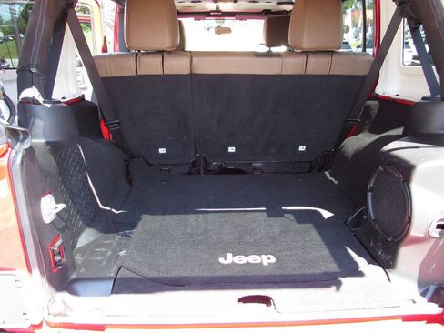Used 2012 Jeep Wrangler Unlimited Sahara w/ Connectivity Group AWD/4WD image 29