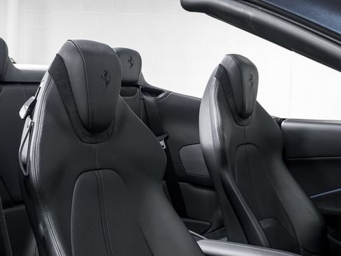 Used 2024 Ferrari Roma Spider RWD image 30