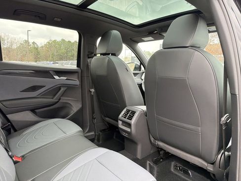 New 2026 Volkswagen Tiguan SE R-Line FWD image 18