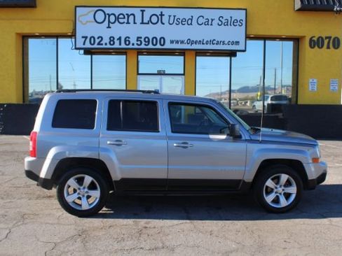 Used 2017 Jeep Patriot Latitude image 4