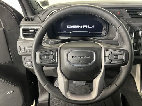 Used 2023 GMC Yukon XL Denali image 12