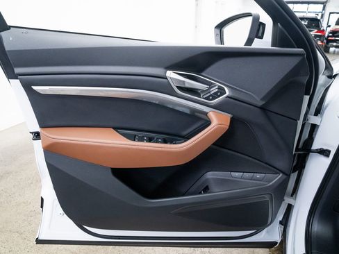 Used 2024 Audi Q8 e-tron Premium image 15