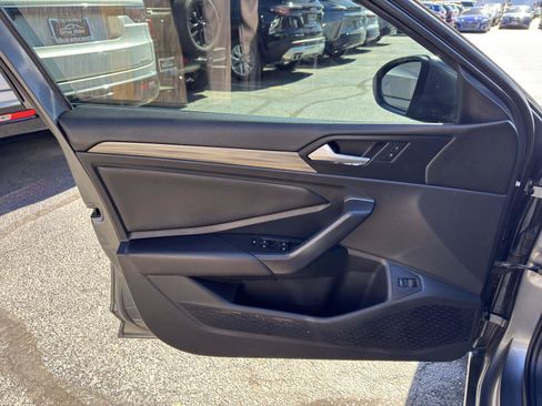 Used 2019 Volkswagen Jetta SEL FWD image 12