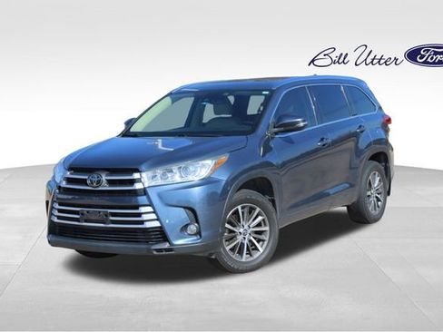Used 2018 Toyota Highlander XLE image 1