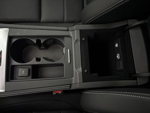 Used 2025 Jaguar F-PACE R-Dynamic S image 21