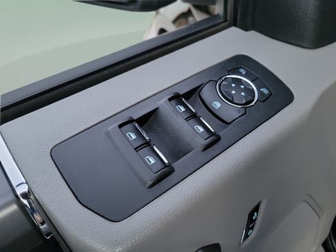 Used 2019 Ford F150 XLT w/ Equipment Group 302A Luxury AWD/4WD image 13