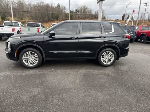 Used 2023 Mitsubishi Outlander ES AWD/4WD image 3