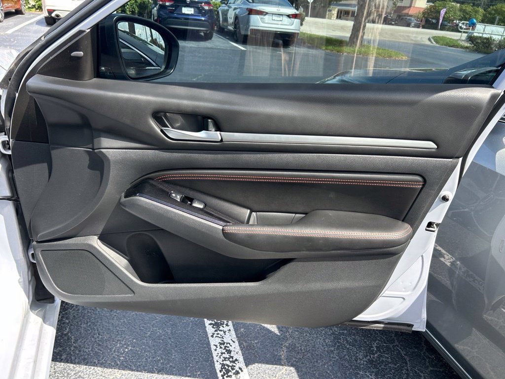 Used 2023 Nissan Altima 2.5 SR FWD image 40