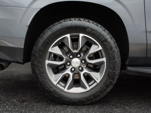 Used 2021 Chevrolet Suburban LT image 38