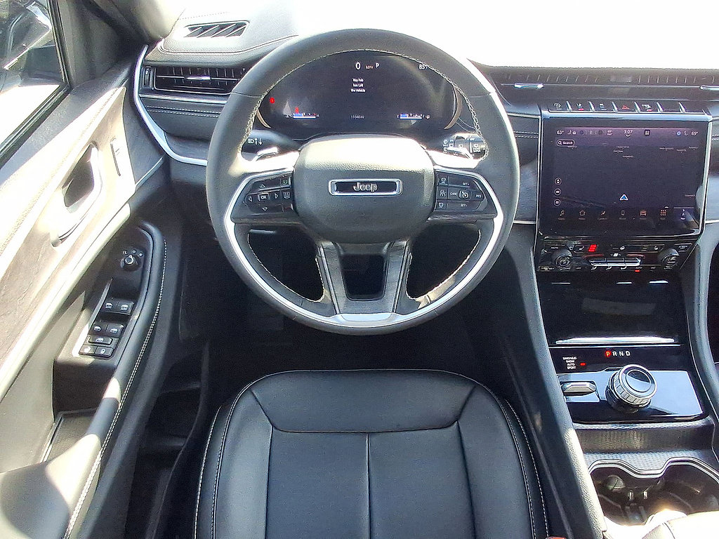 Used 2025 Jeep Grand Cherokee Limited AWD/4WD image 27