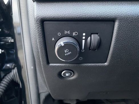 Used 2018 Jeep Grand Cherokee Limited image 16