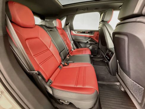 Certified 2024 Porsche Cayenne AWD/4WD image 28