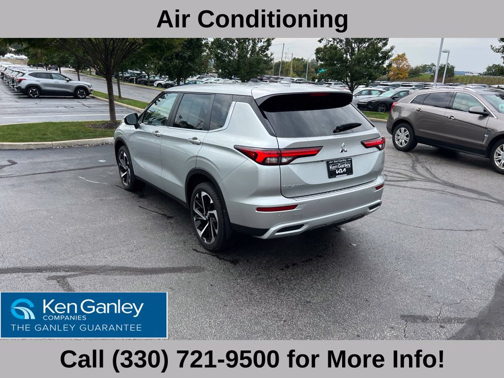 Used 2023 Mitsubishi Outlander SE AWD/4WD image 14