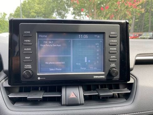 Used 2021 Toyota RAV4 LE FWD image 9