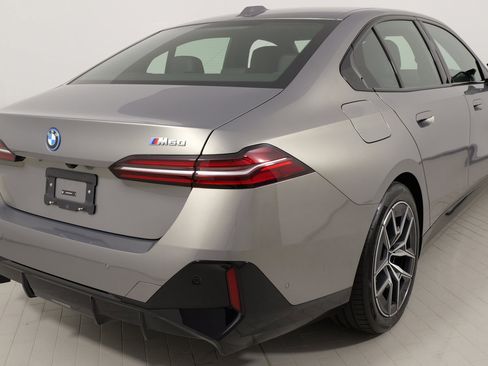 Used 2025 BMW i5 M60 image 33