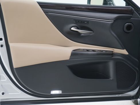 Used 2019 Lexus ES 350 image 13