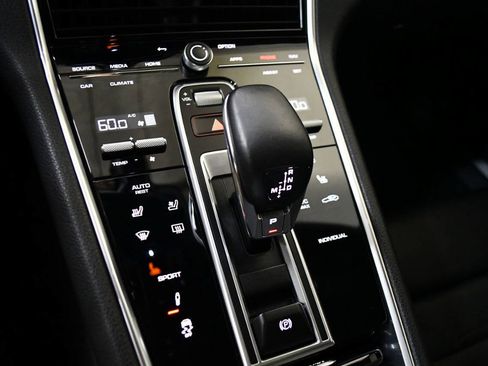 Used 2021 Porsche Panamera RWD image 22