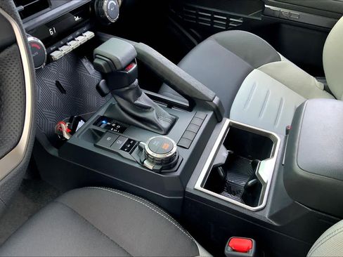 Used 2025 Toyota Tacoma TRD Sport AWD/4WD image 17