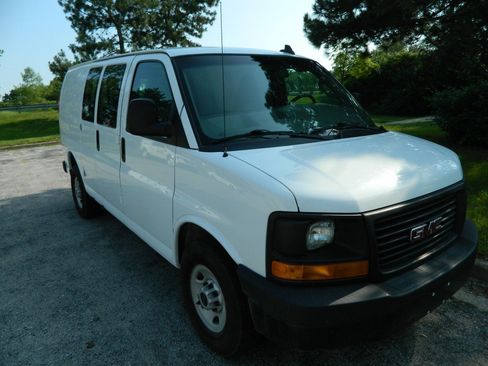 Used 2017 GMC Savana 2500 image 3