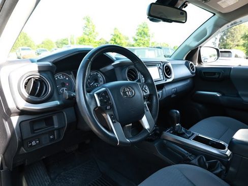 Used 2018 Toyota Tacoma SR5 RWD image 22