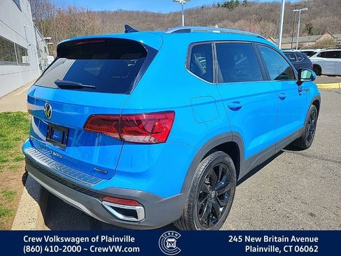 Used 2023 Volkswagen Taos SE w/ Panoramic Sunroof Package image 3