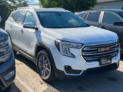Used 2024 GMC Terrain SLT AWD/4WD image 2