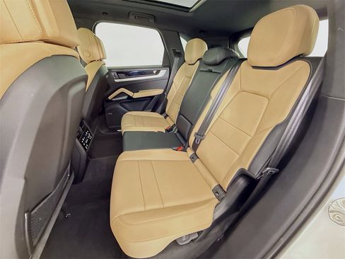 Certified 2025 Porsche Cayenne image 24
