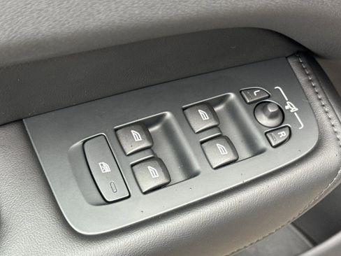 Used 2025 Volvo XC60 B5 Core w/ Protection Package Premier image 11