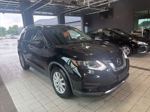 Used 2020 Nissan Rogue SV FWD image 2