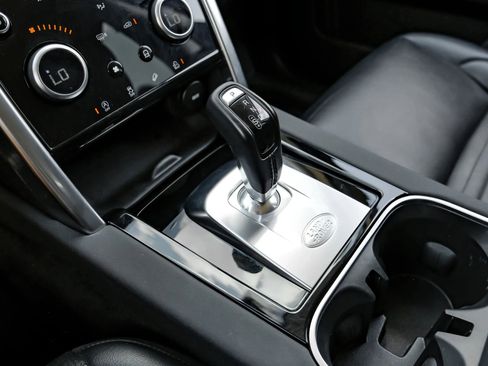 Used 2020 Land Rover Discovery Sport SE image 29