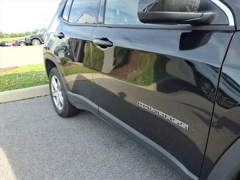 Used 2024 Jeep Compass Latitude AWD/4WD image 5