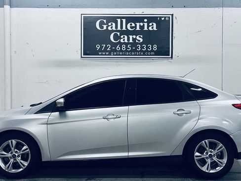 Used 2012 Ford Focus SE w/ SE Winter Pkg FWD image 1