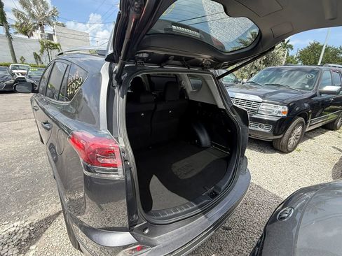 Used 2018 Toyota RAV4 XLE FWD image 5