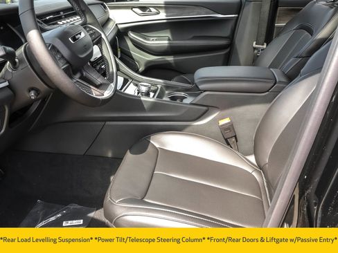 New 2025 Jeep Grand Cherokee Limited w/ Luxury Tech Group II image 5