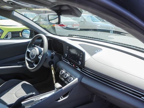 Certified 2023 Hyundai Elantra SE FWD image 21
