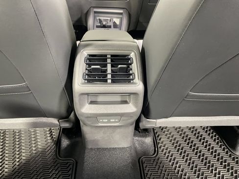 New 2026 Volkswagen Tiguan SE AWD/4WD image 18