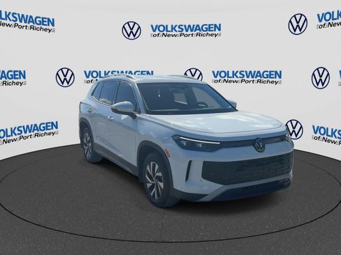 Used 2025 Volkswagen Tiguan S FWD image 2