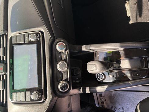 Used 2021 Nissan Versa S FWD image 10