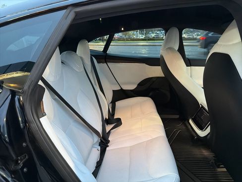 Used 2022 Tesla Model S image 16