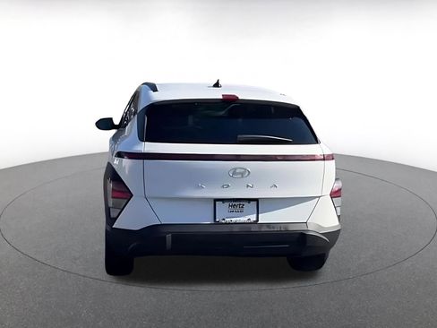 Used 2025 Hyundai Kona SEL image 12