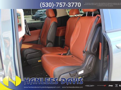 Used 2022 Kia Carnival SX FWD image 16