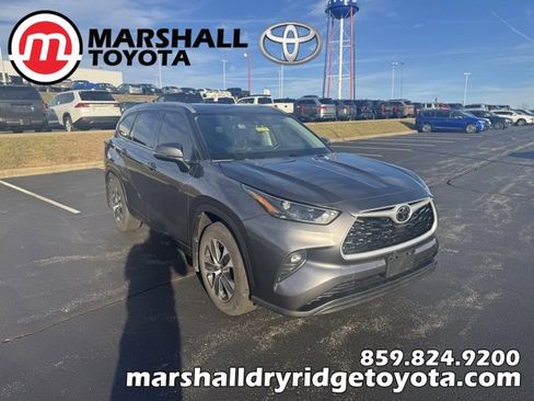 Used 2022 Toyota Highlander XLE image 1