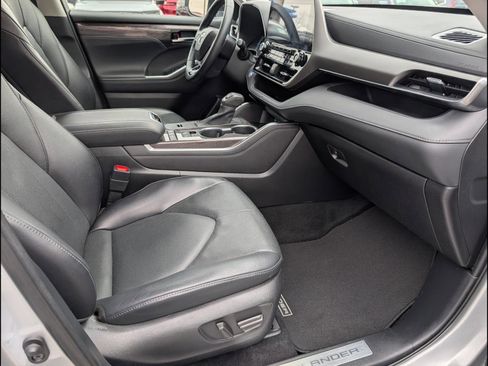 Used 2022 Toyota Highlander Limited image 19