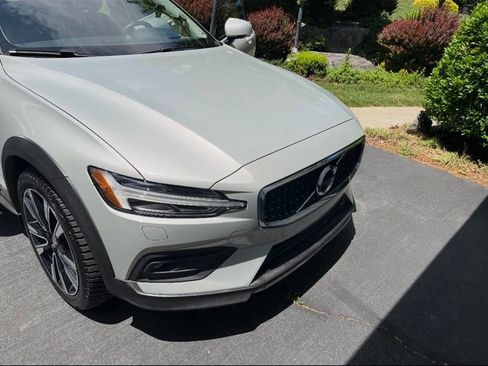 Used 2020 Volvo V60 T5 Cross Country AWD/4WD image 9