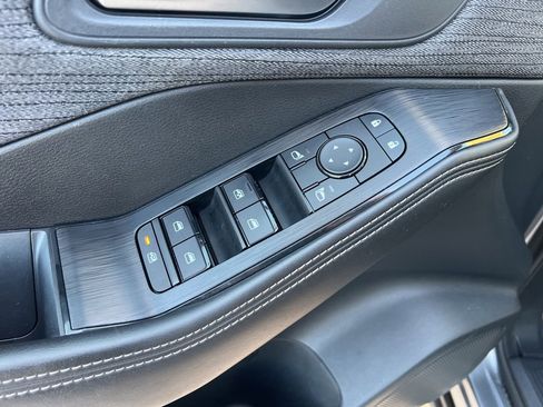 Used 2021 Nissan Rogue SV image 18