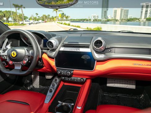 Used 2018 Ferrari GTC4Lusso T RWD image 8